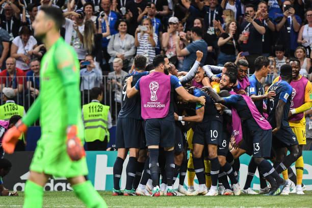 詹姆斯通过 詹姆斯通过