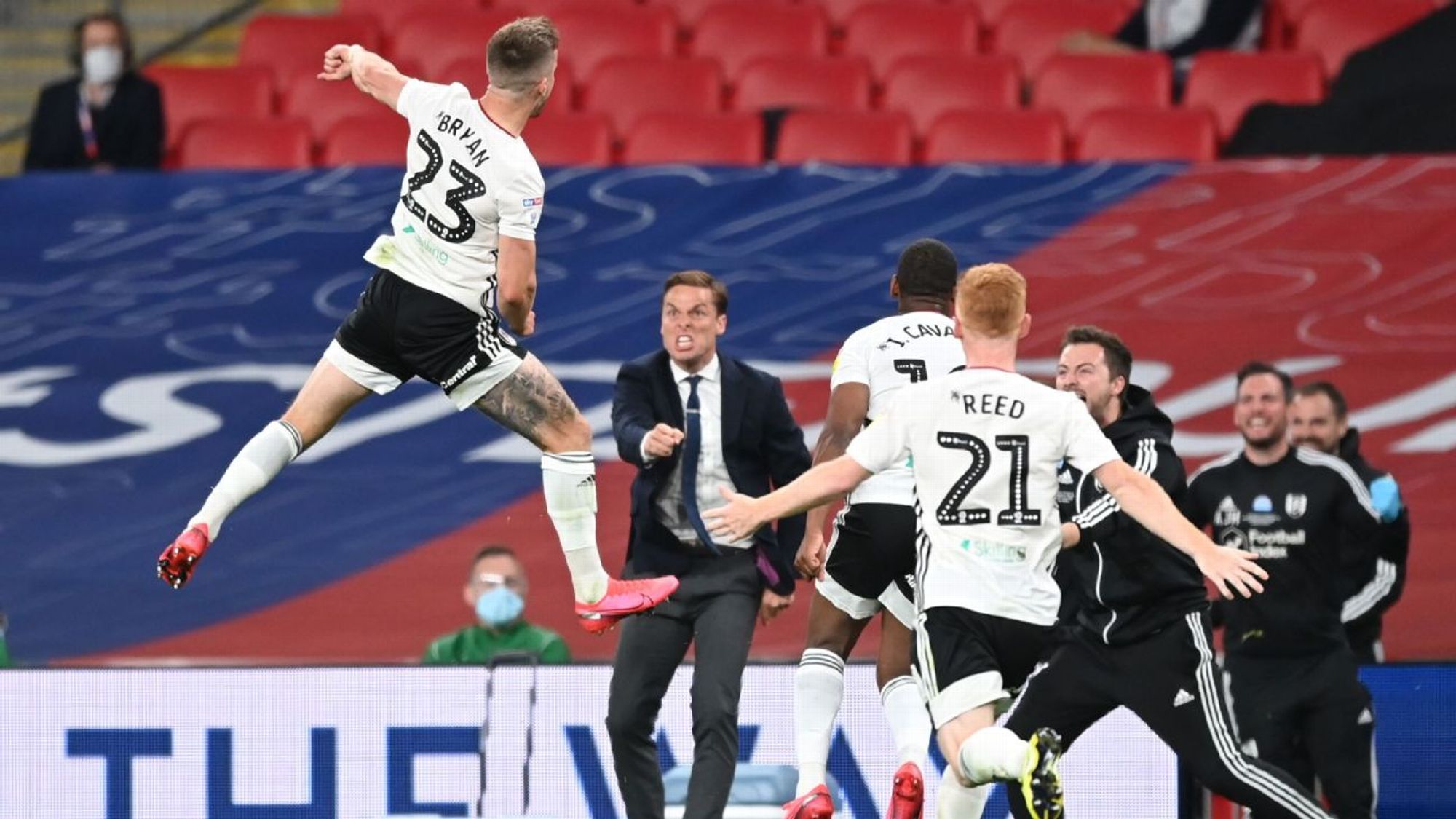 他们通过在 他们通过在